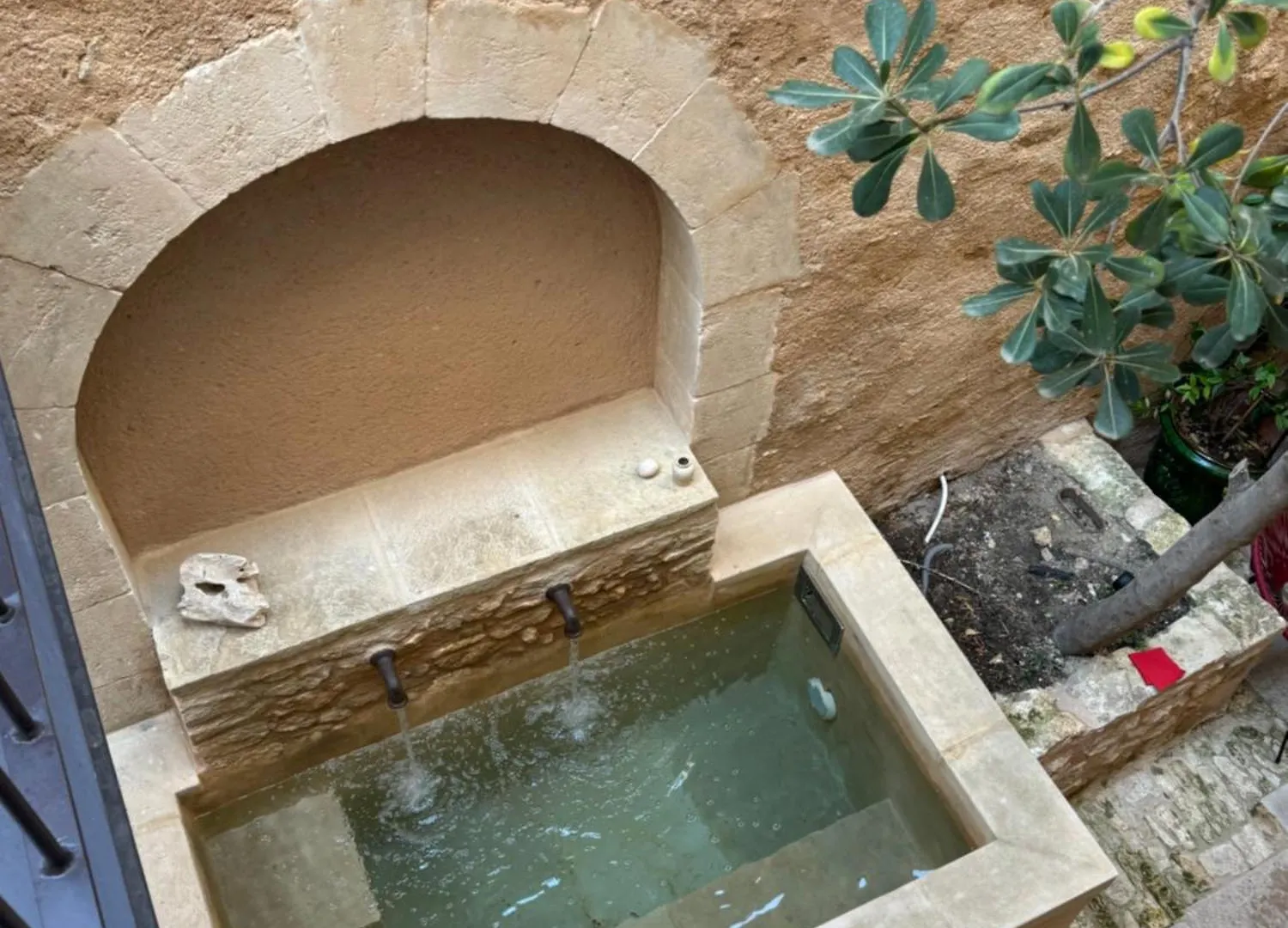 Atlantes De Saint Saturnin Villa France