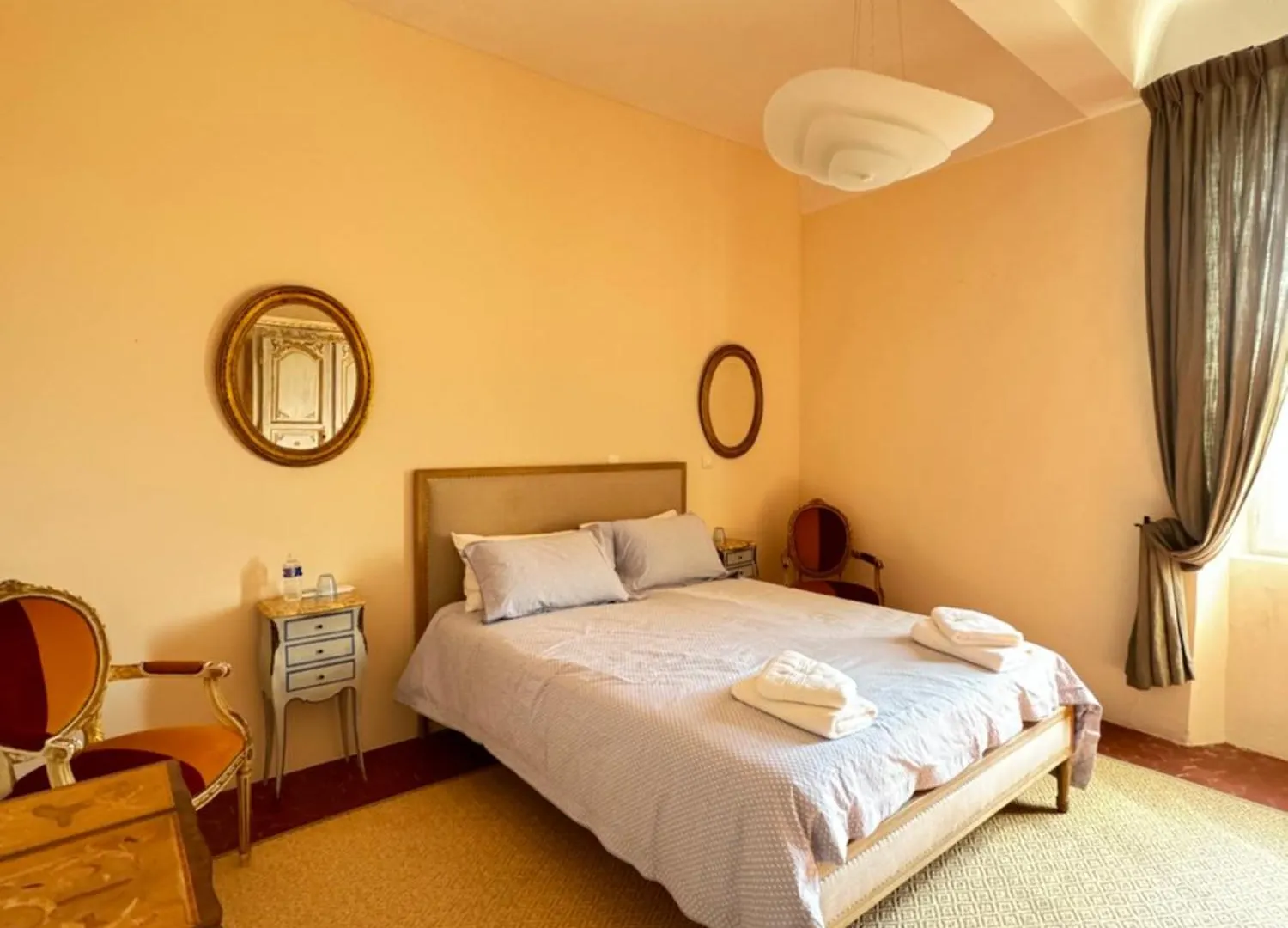 Atlantes De Saint Saturnin Villa